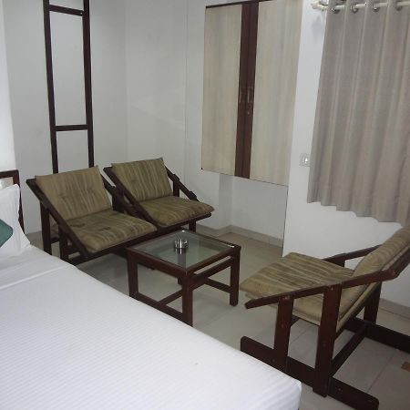 Hotel Airport Residency Ahmedabad Bagian luar foto