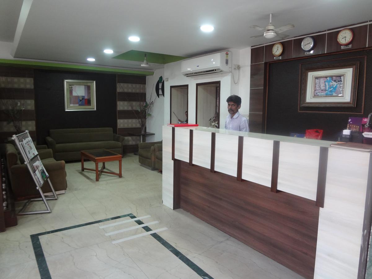 Hotel Airport Residency Ahmedabad Bagian luar foto