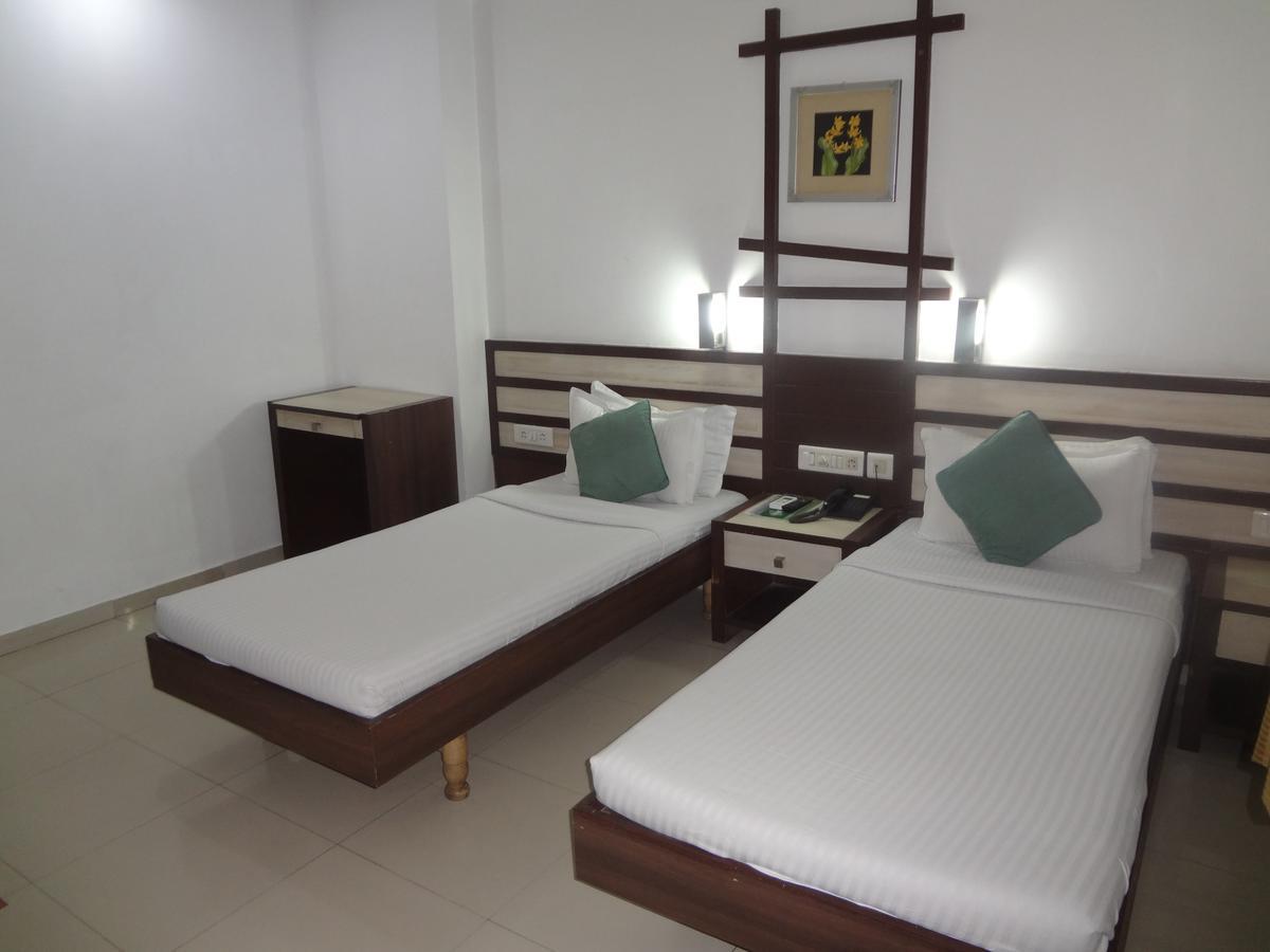 Hotel Airport Residency Ahmedabad Bagian luar foto