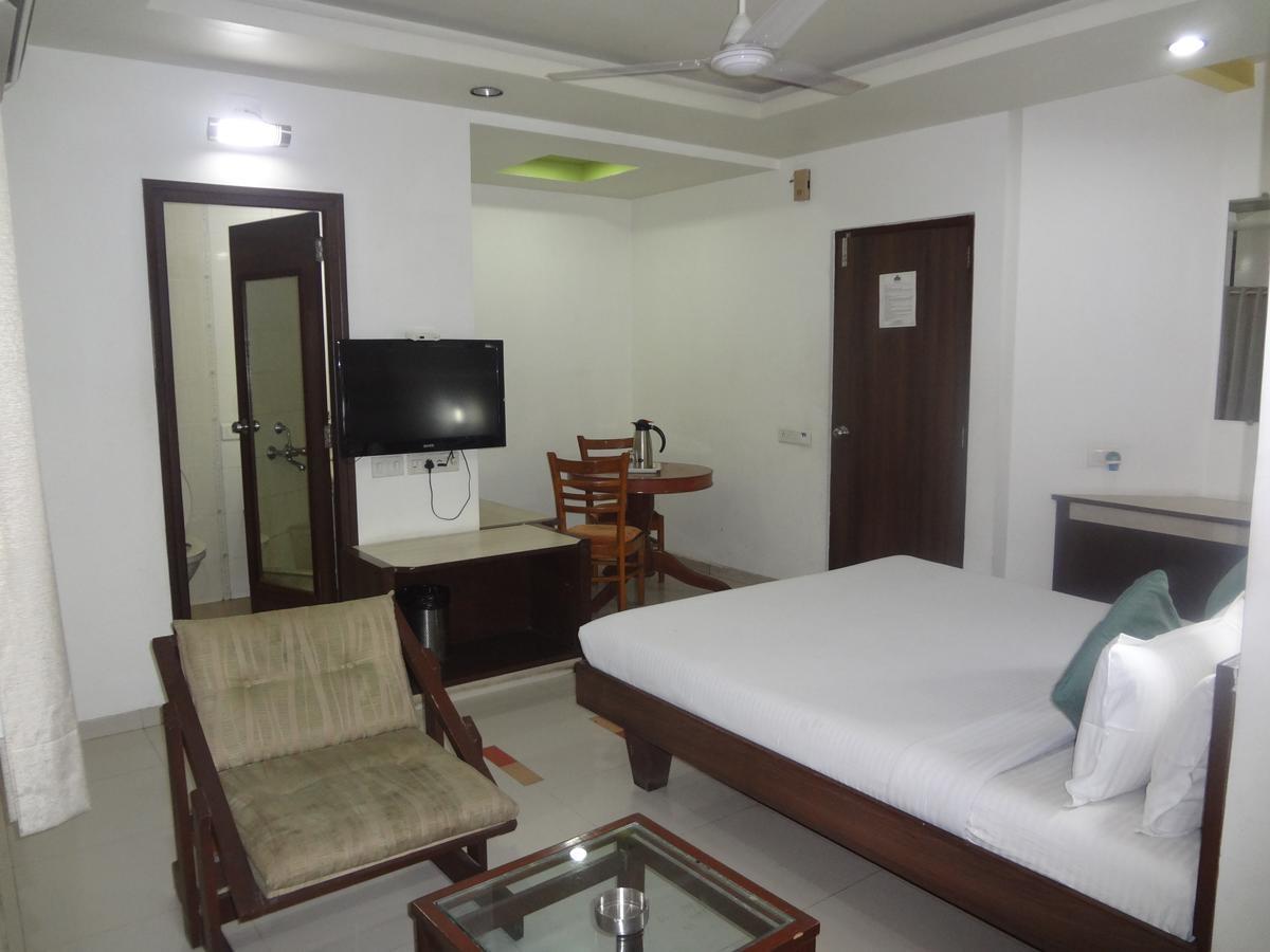 Hotel Airport Residency Ahmedabad Bagian luar foto