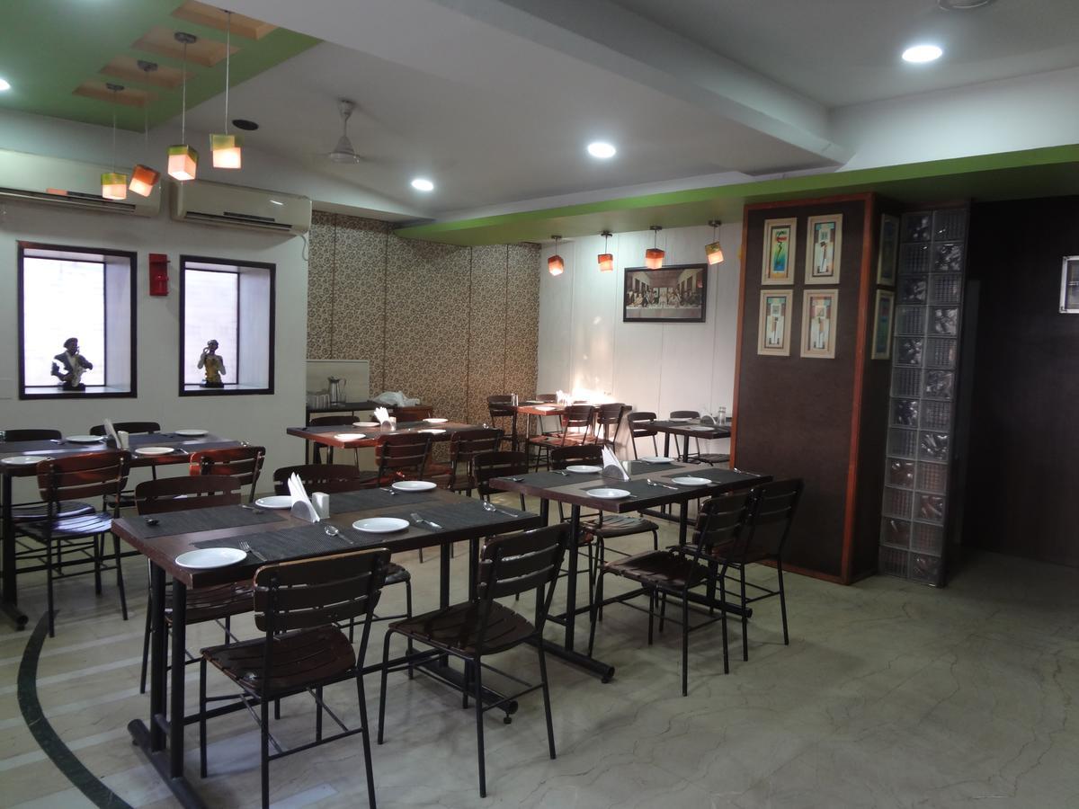 Hotel Airport Residency Ahmedabad Bagian luar foto
