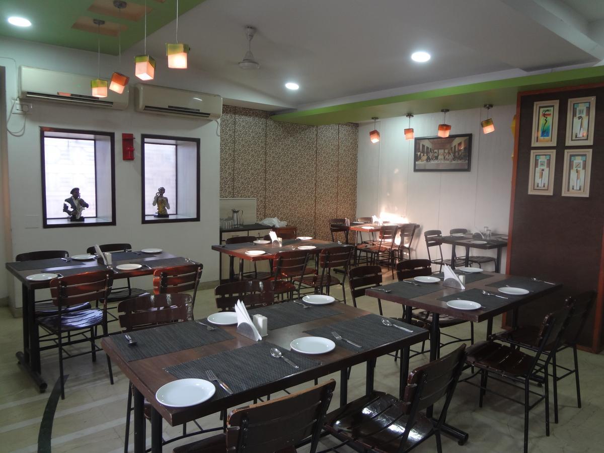 Hotel Airport Residency Ahmedabad Bagian luar foto