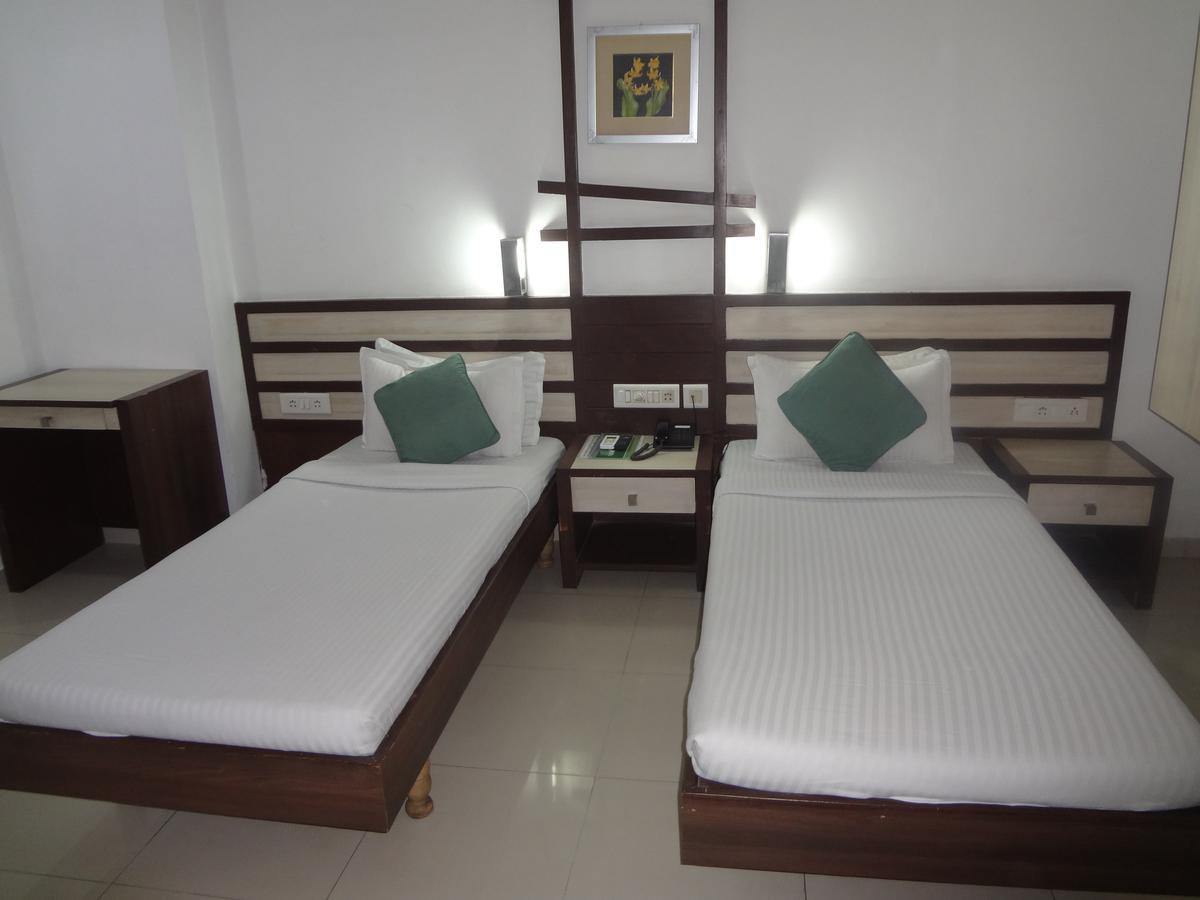 Hotel Airport Residency Ahmedabad Bagian luar foto