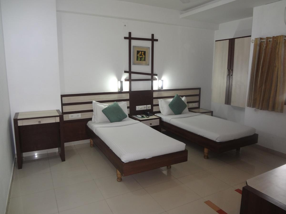 Hotel Airport Residency Ahmedabad Bagian luar foto