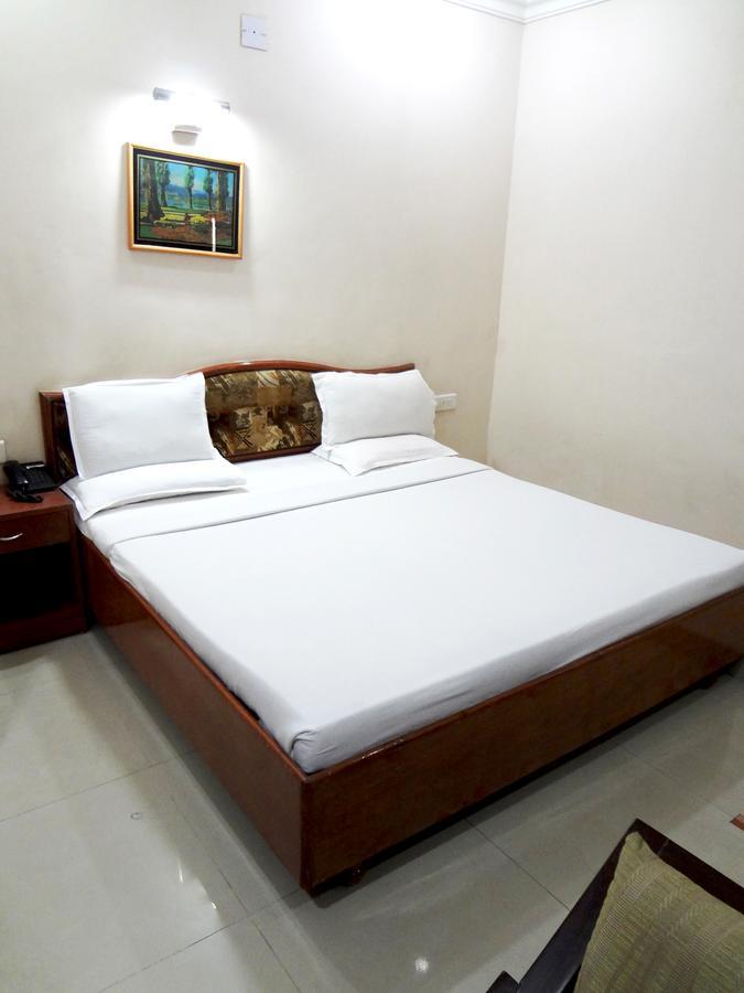Hotel Airport Residency Ahmedabad Bagian luar foto