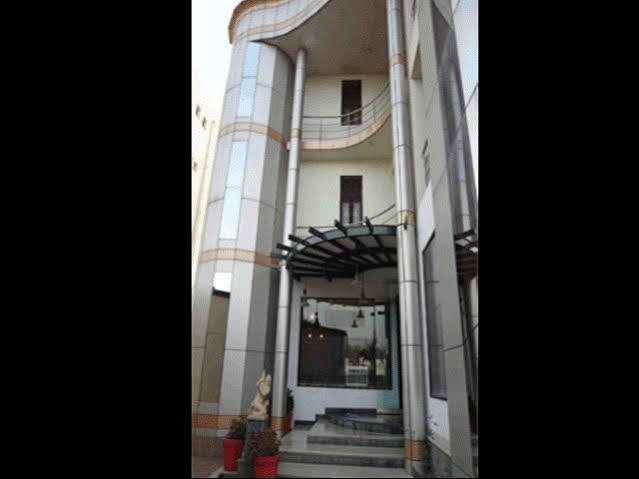 Hotel Airport Residency Ahmedabad Bagian luar foto