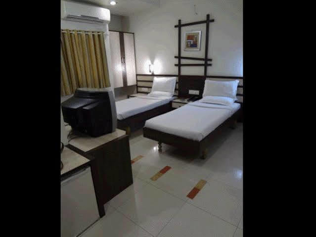 Hotel Airport Residency Ahmedabad Bagian luar foto