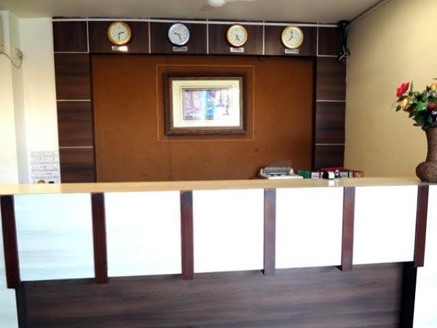 Hotel Airport Residency Ahmedabad Bagian luar foto