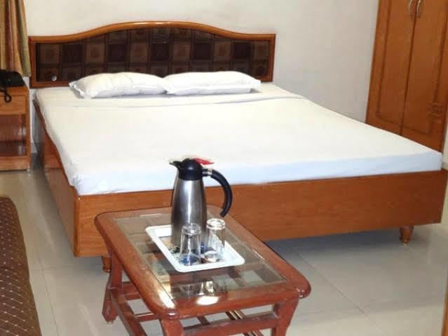 Hotel Airport Residency Ahmedabad Bagian luar foto