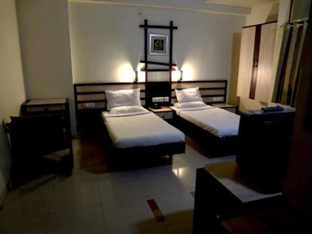Hotel Airport Residency Ahmedabad Bagian luar foto