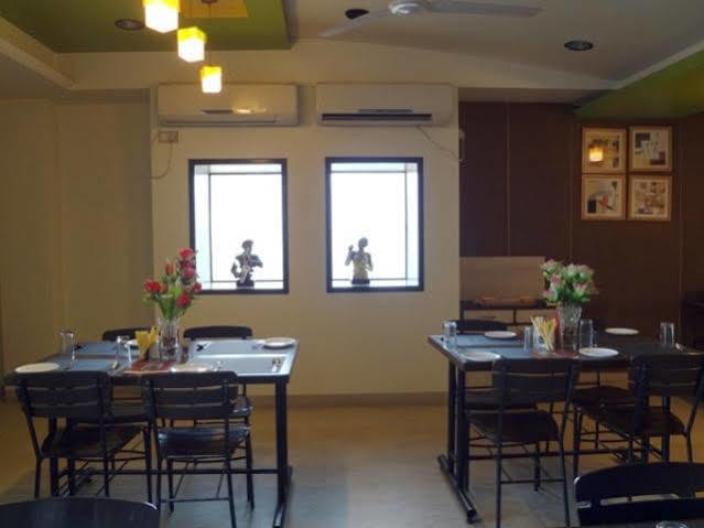 Hotel Airport Residency Ahmedabad Bagian luar foto