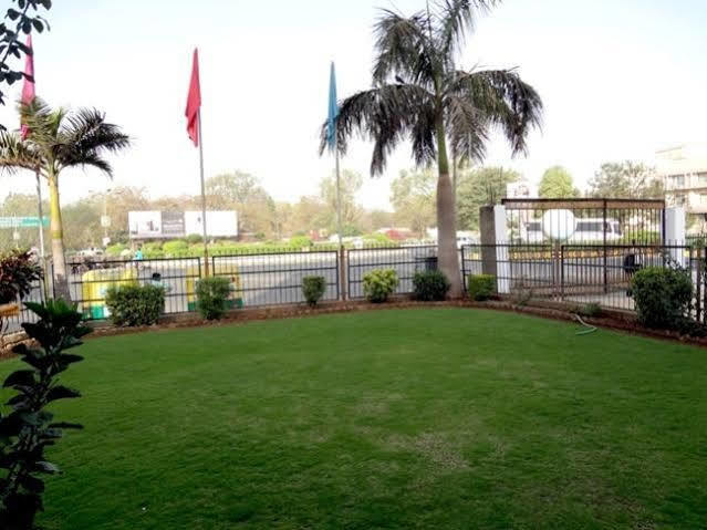 Hotel Airport Residency Ahmedabad Bagian luar foto